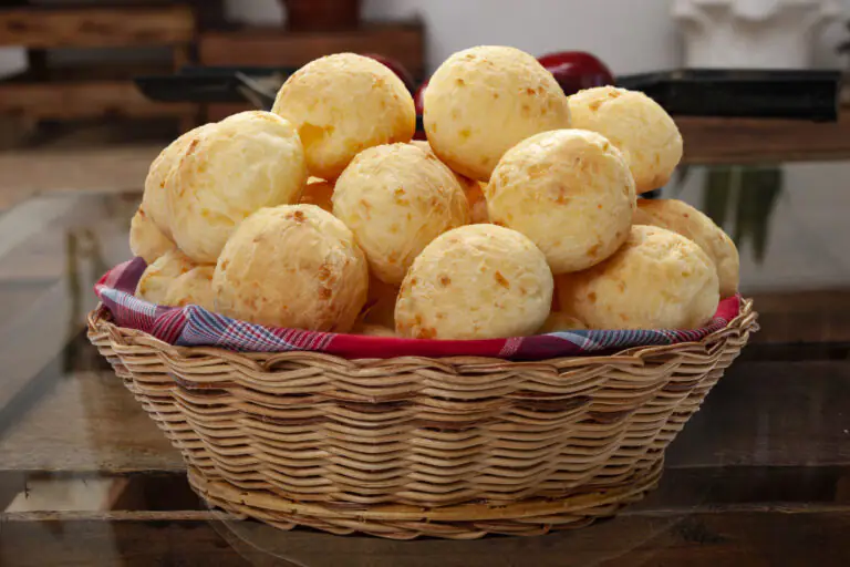 Pão de queijo prato típico do Brasil